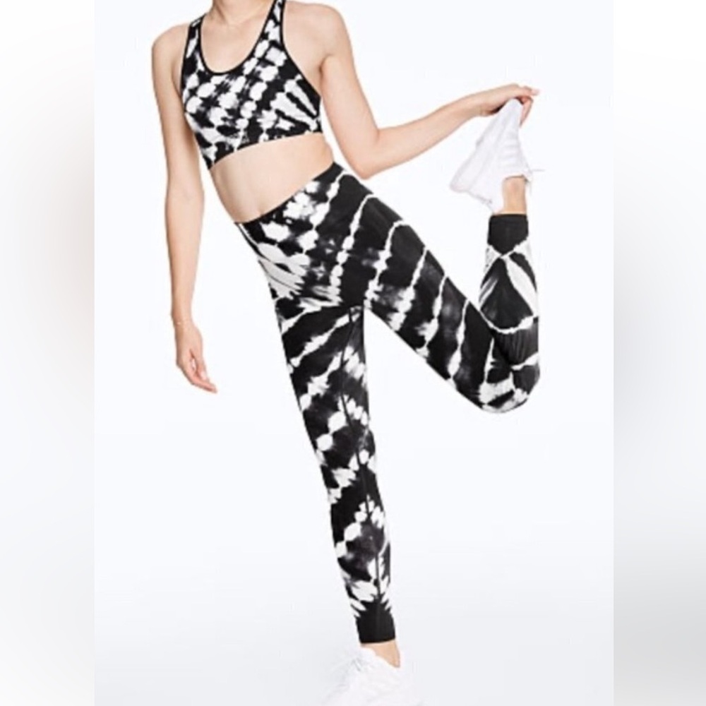 VS PINK Black & White Tye Dye Set Sz M